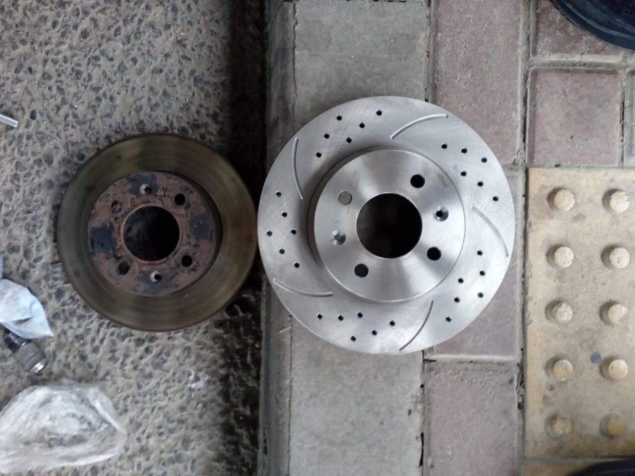 Тормозной диск хендай акцент тагаз. Тормозной диск хендай акцент тагаз. St-51712-0u000. Передние тормозные диски на хендай акцент тагаз артикул. Тормозной диск hyundai i40.