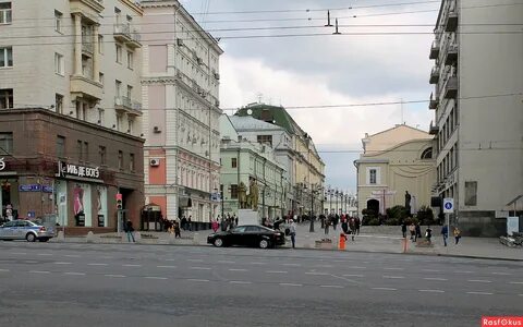 Прошла по переулкам
