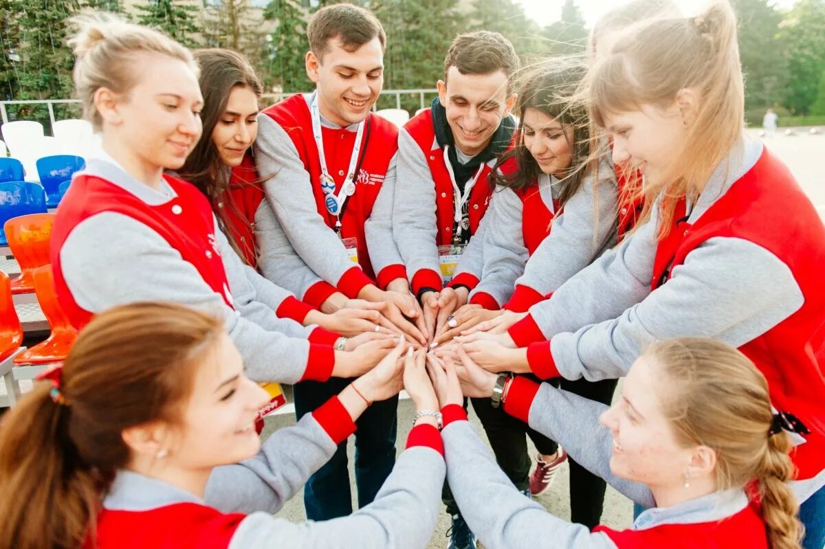 Описание фотографии волонтерская помощь