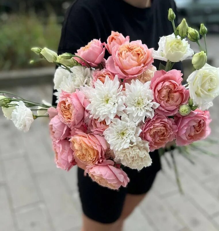 Mia tarney художник. Mia flowers. Mia flowers. Мона букет. Mia tarney пионы.