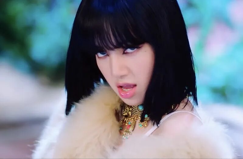 Лалиса манобан. Lisa blackpink. Lalisa money lyrics. Lalisa обложка альбома. Альбом lalisa.