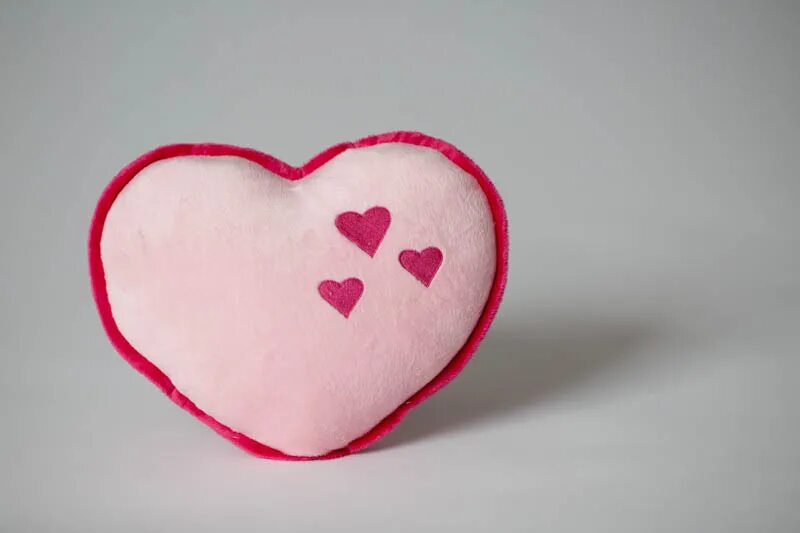 Сердечки не игрушки. Мягкая игрушка сердце. Мягкая игрушка сердечко. Мягкое игрушка сердце розовое. Игрушка сердечко розовое.