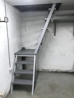 Лестница на второй этаж в гараже
