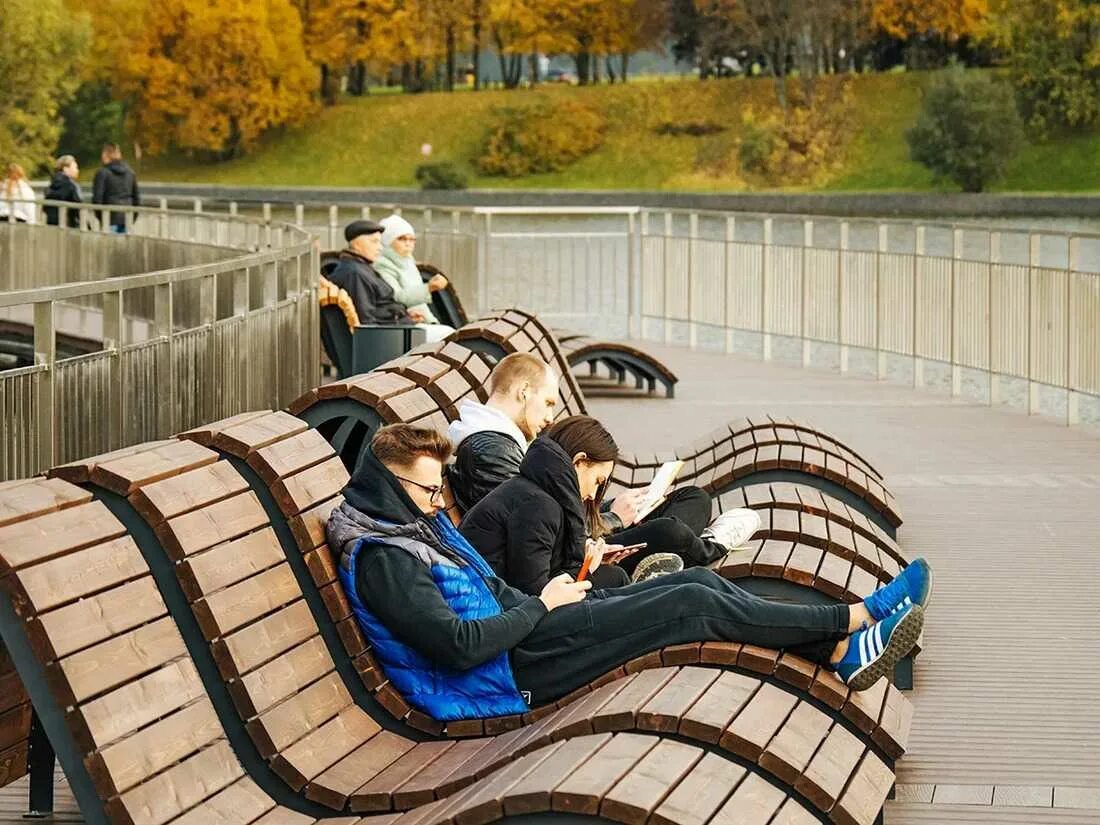 Погулять в москве недорого. Места для молодежи в Москве. Парк для прогулок. Парк для молодежи. Классные места в Москве для молодежи.