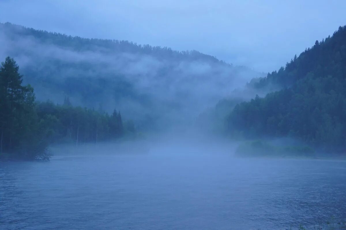Условиях сильного тумана. Катунь в тумане. Озеро туманное Хакасия. Туман. Густой туман.