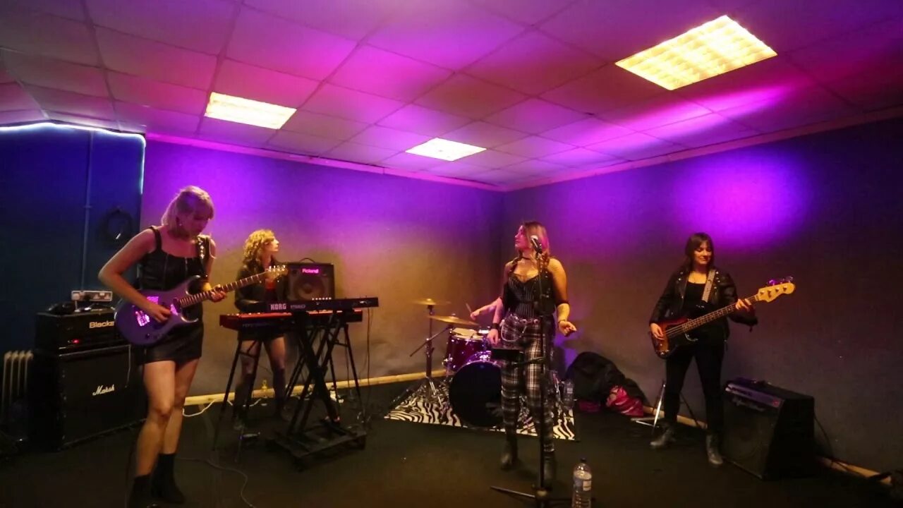 Strange kind of women - the only female tribute to deep purple. Итальянская группа странный тип женщин. Strange kind of women итальянская группа. Strange kind of women итальянская группа. Strange kind of woman перфект странгерс.