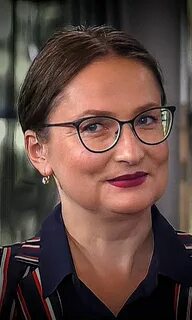 Сколько лет лауре альбертовне