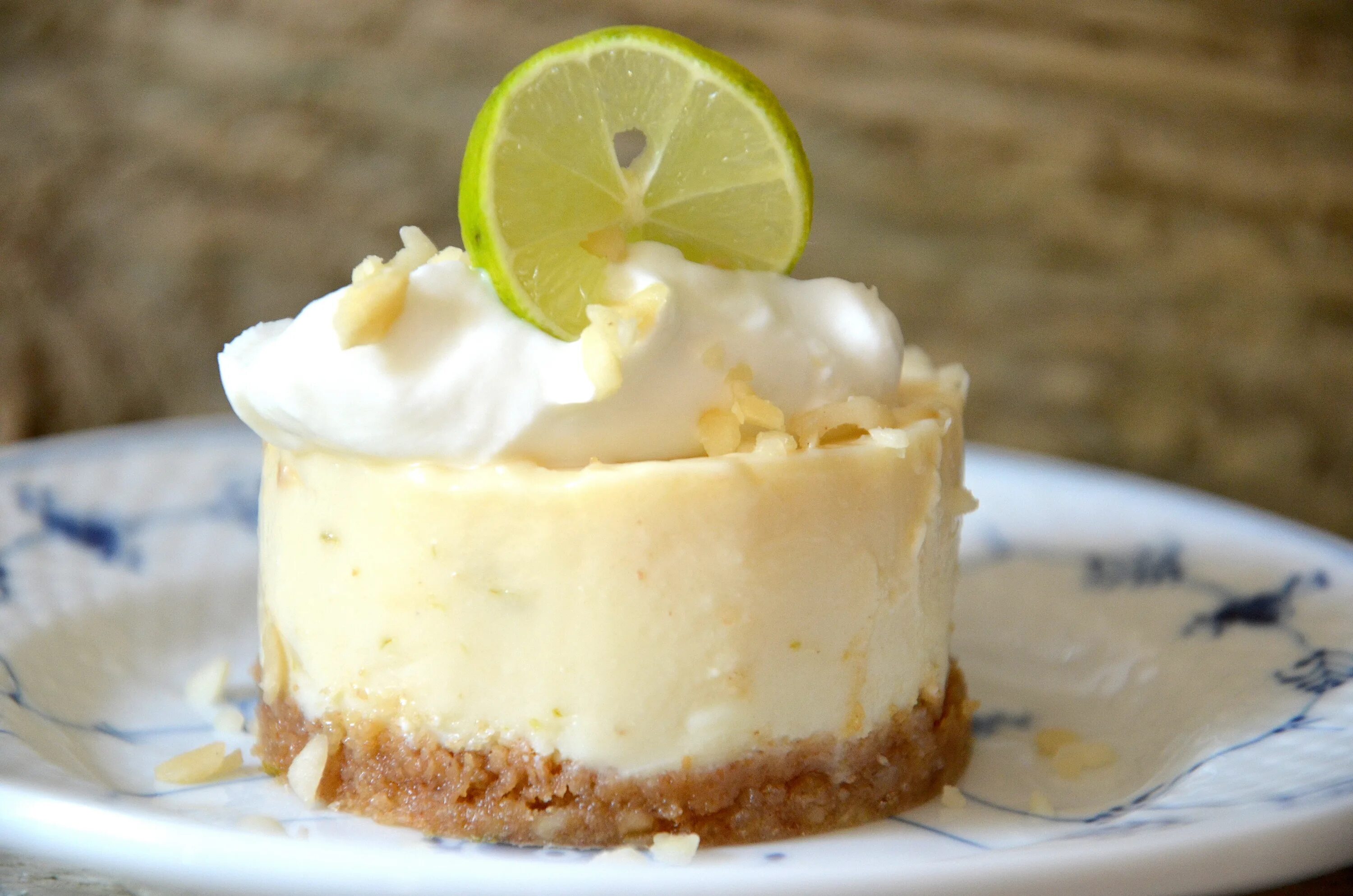 Лаймовый пирог. Key Lime pie. Лаймовый мусс. Мини Десерты. Лаймовый десерт.