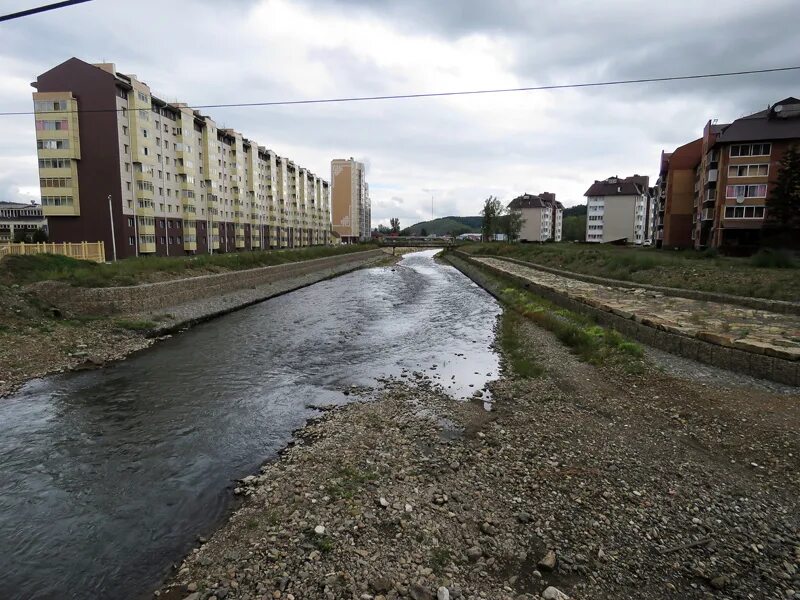 Горно алтайск набережная. Река Майма Республика Алтай. Горно Алтайск река Майма. Набережная Горно-Алтайск. Горно Алтай Майма Советская наводнение.