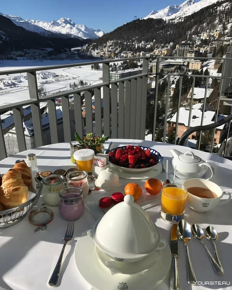 Завтрак с видом на горы. Зимний завтрак. Шикарный завтрак. Завтраки красная поляна