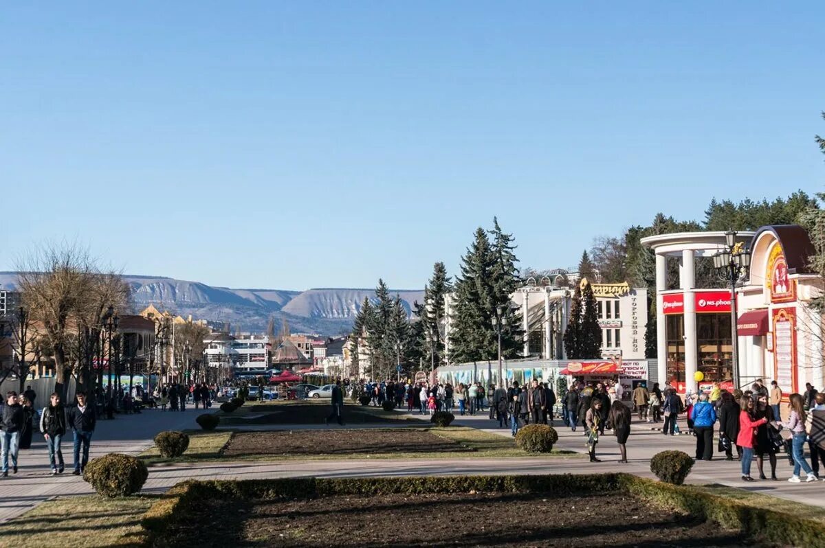 Реальное время кисловодск. Курортный бульвар Кисловодск. Кировск Курортный бульвар. Достопримечательности на курортном бульваре в Кисловодске. Кисловодск парк Курортный бульвар.