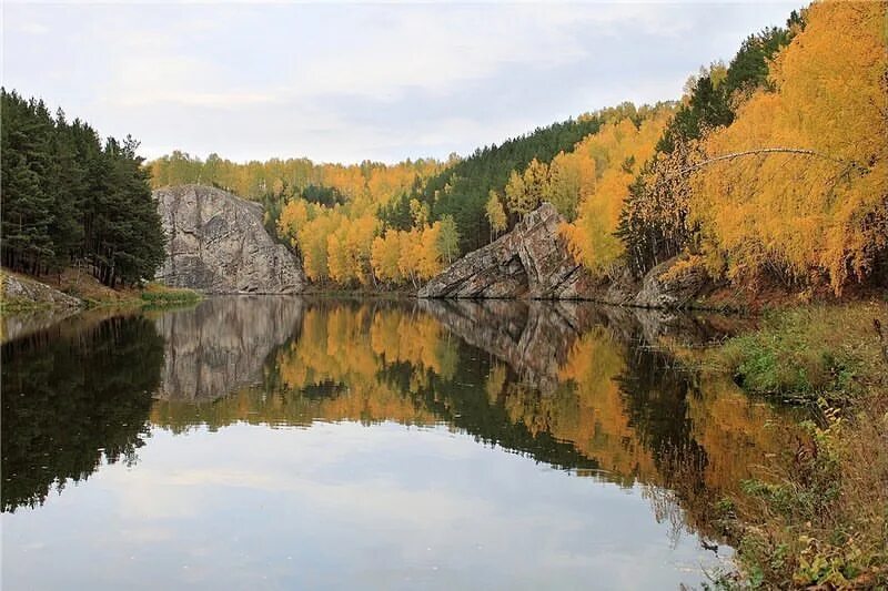 Сайт каменска уральского свердловской области. Каменск-Уральский природа. Скалы Каменск-Уральский. Каменск-Уральский осенью. Река Исеть Свердловская область Каменск Уральский.