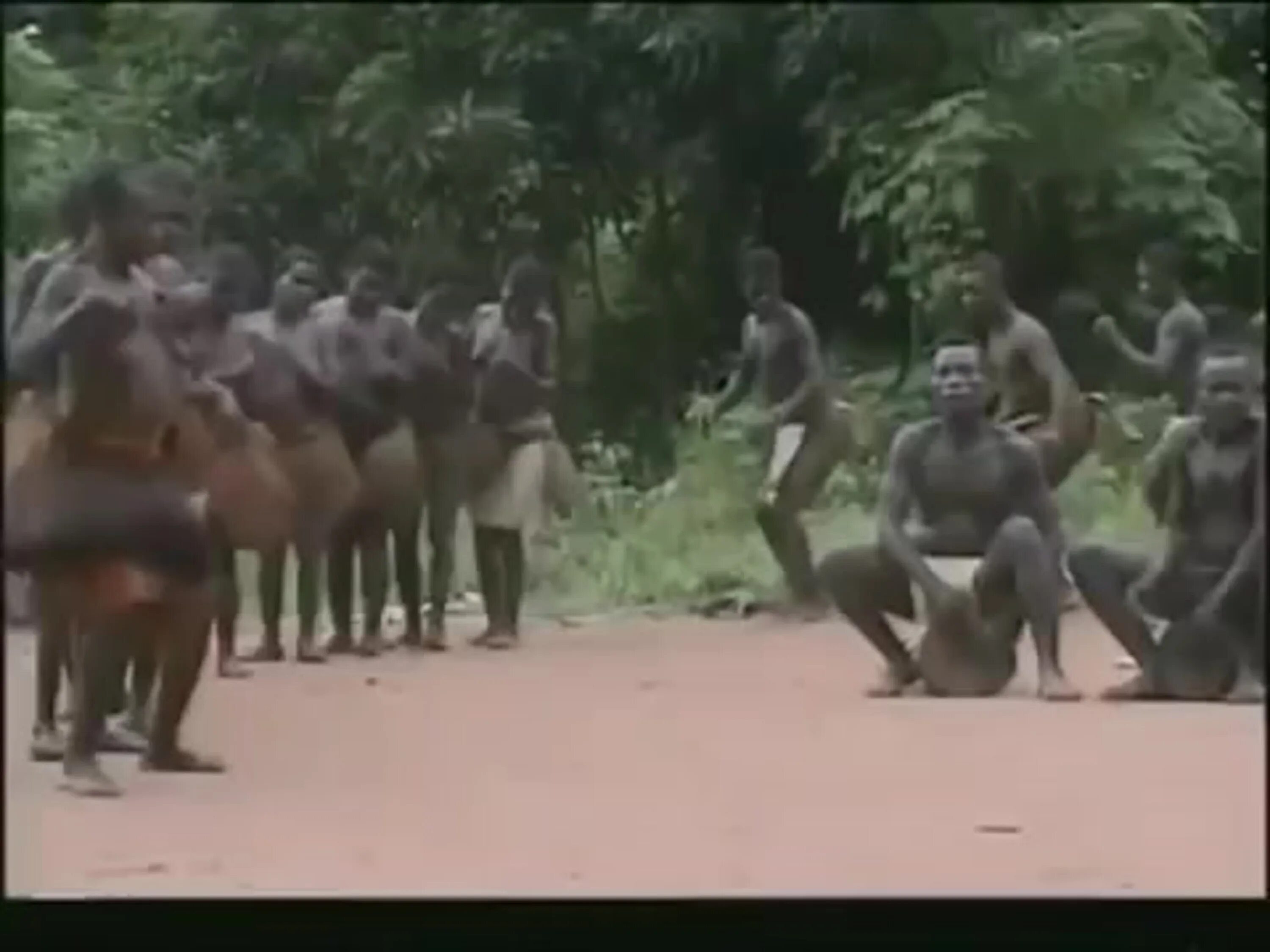 Клипы где негры танцуют. Негр танцует. Смешной танец туземцев. Смешной негр танцует. Смешные танцы аборигенов.