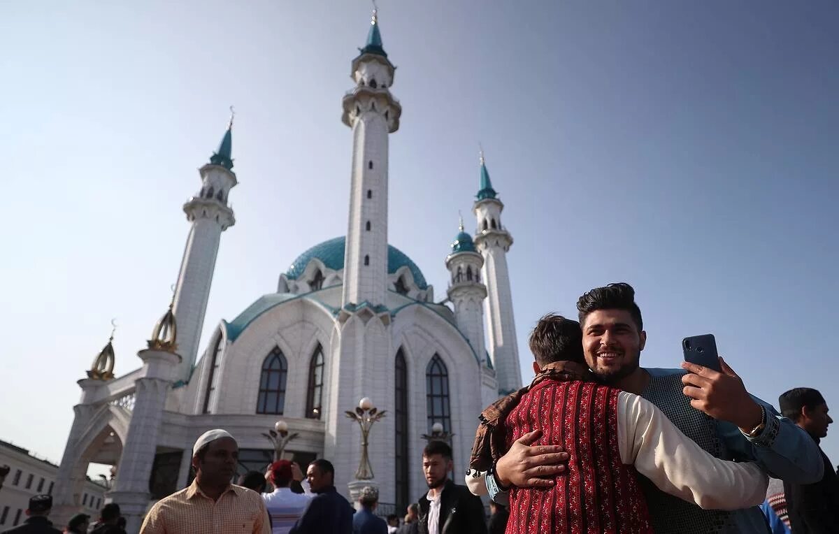Пасха у мусульман как называется. Праздники Ислама Ураза байрам. С праздником мусульман Ураза байрам. Рамазан традиция Татарстан. Мусульманские религиозные праздники.