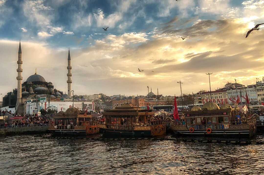 Погода в стамбуле в июле. Ил Стамбул. Стамбул в июле. Стамбул закат. Фото Стамбула от туристов.