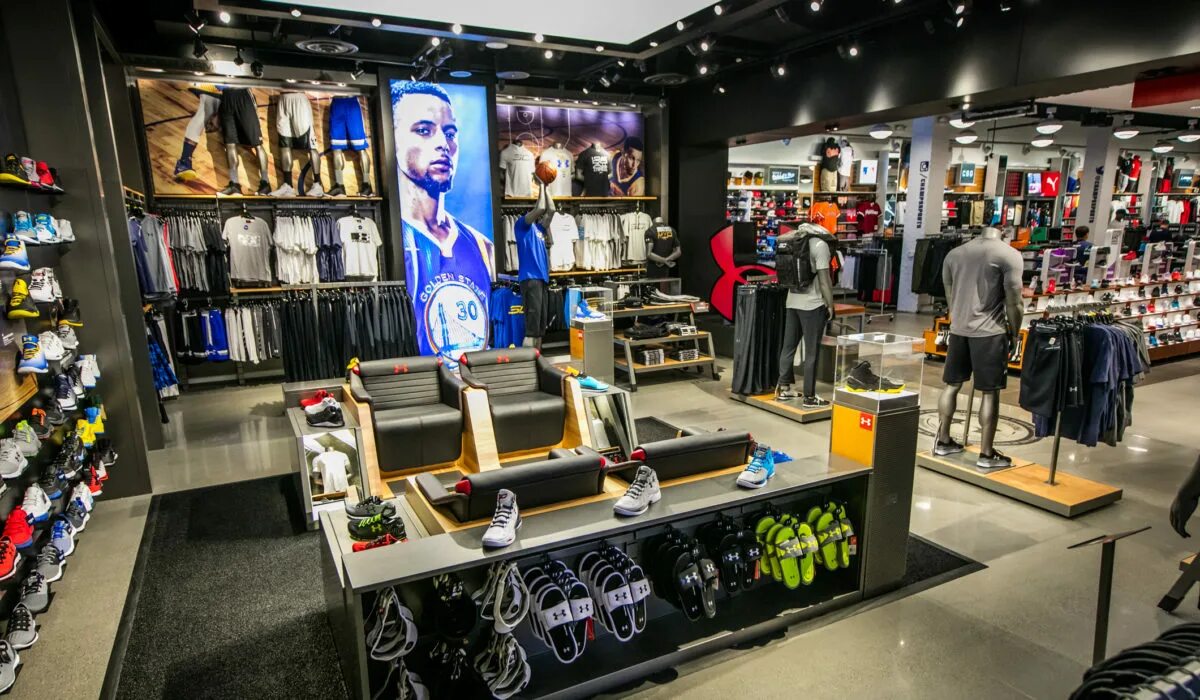 Under armour магазины в москве. Under store. Спортивный магазин under. Under armour outlet store. Бренд андер армор.