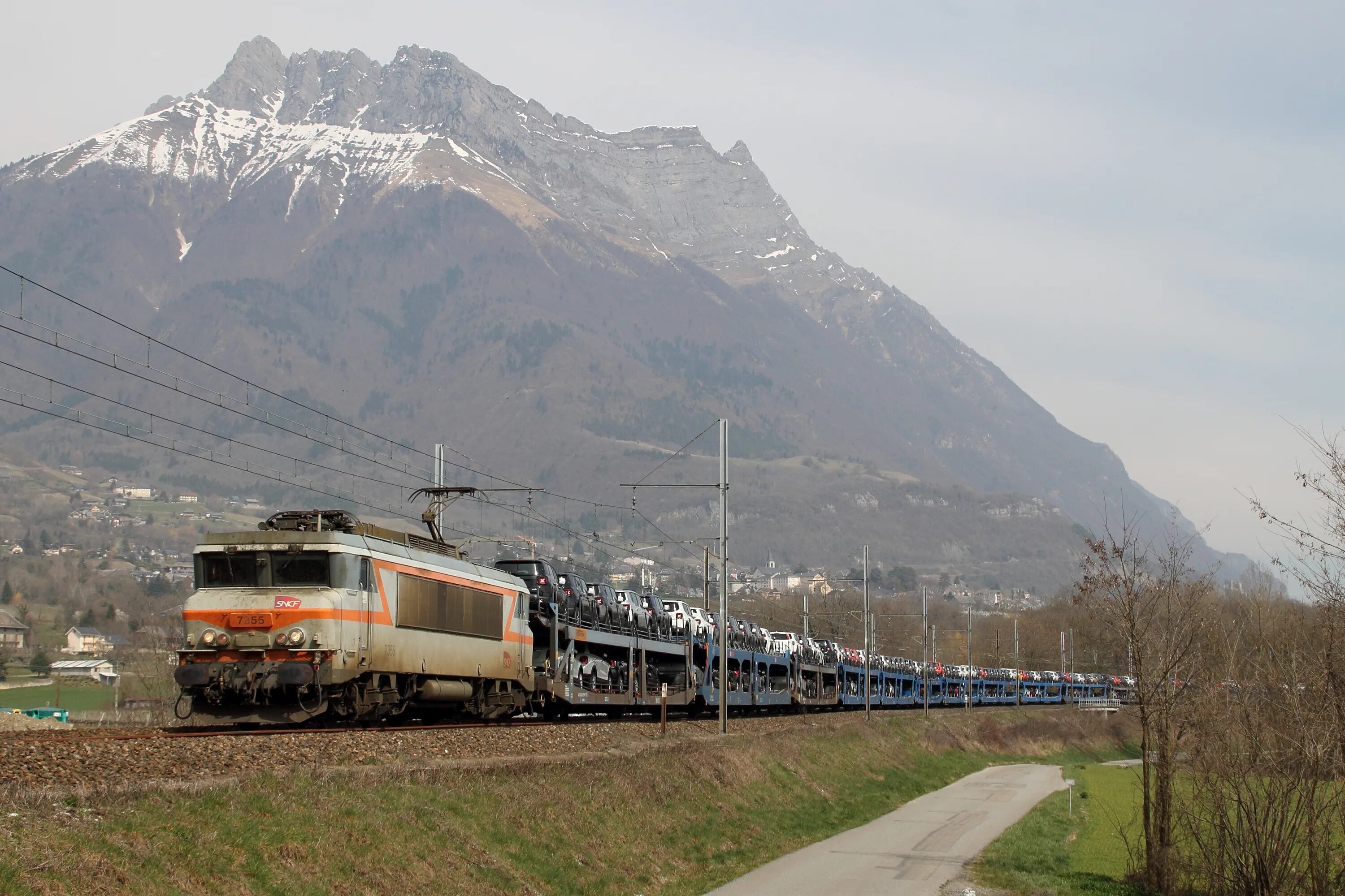 French train. SNCF Франция железная дорога. SNCF France поезд. Междугородние поезда Франция. Поезда Франции фото.