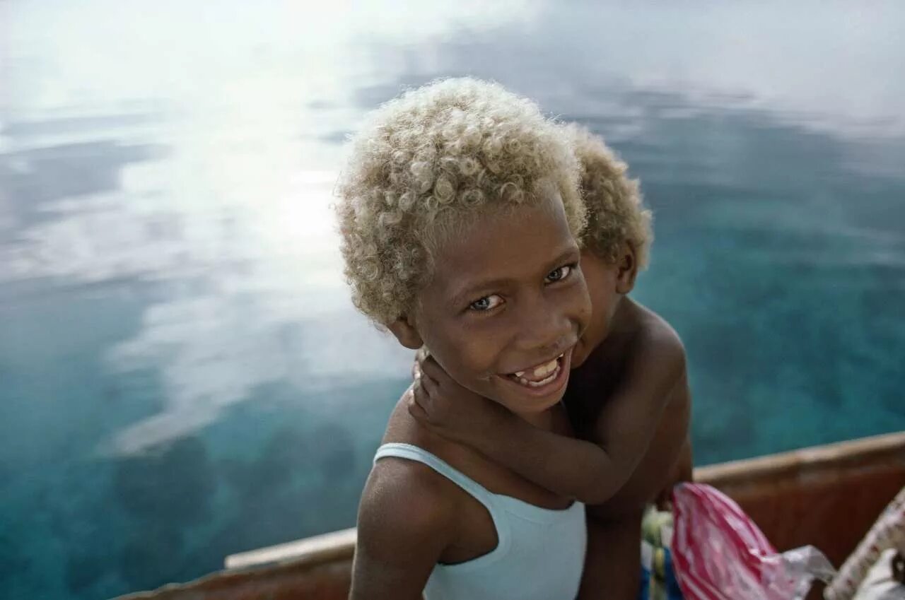 Меланезийцы с Соломоновых островов. Меланезийская раса австралоидная. Жители Соломоновых островов блондины. Меланезийцы Соломоновых островов блондинки. Страна чернокожих