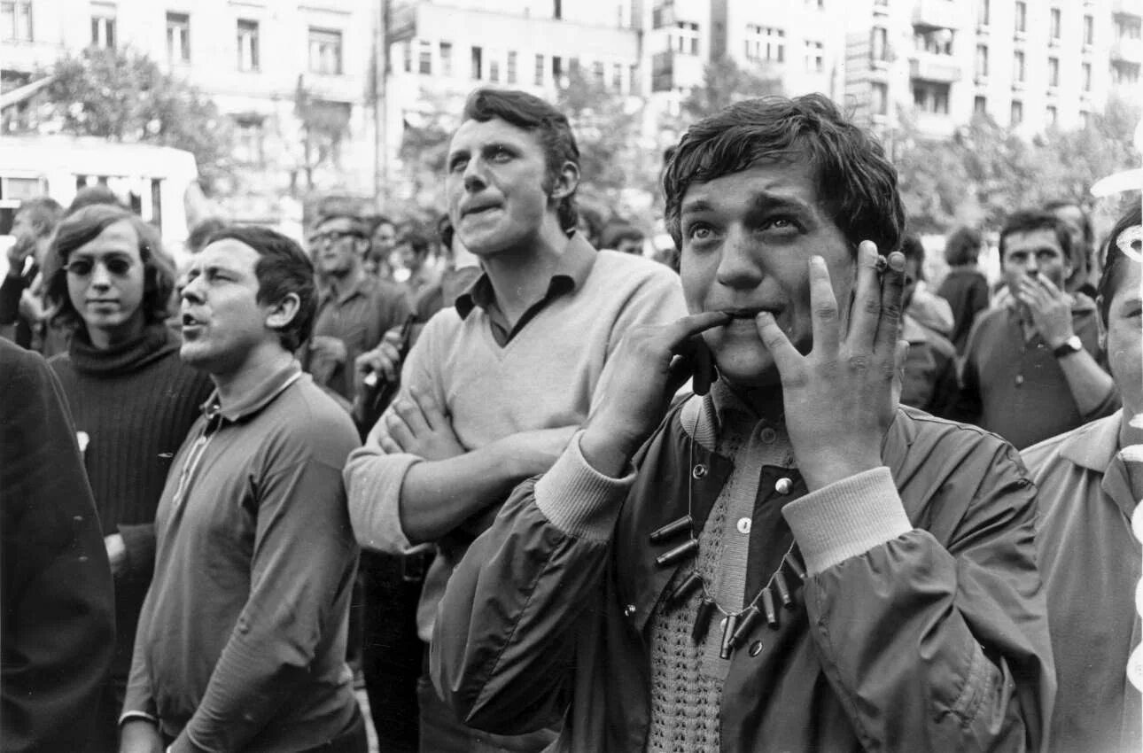 Протесты в чехословакии. Протесты в Чехословакии 1968. Ввод войск в Чехословакию 1968.