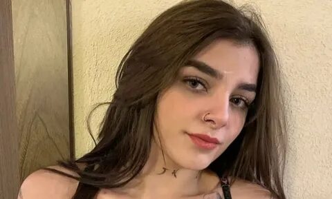 Karely Ruiz revela que se rapó tras sufrir alopecia a causa del estrés.