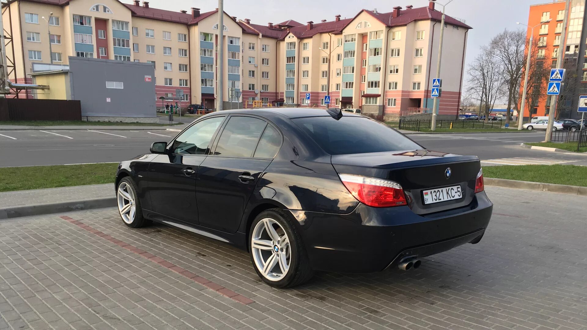 Bmw e60 r18. Бмв е60 на r20. Литые диски бмв е60. Литые диски бмв е60. Bmw e60 166 стиль.