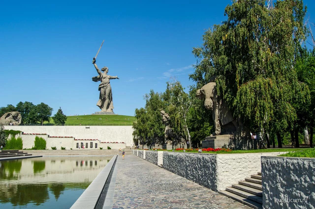 Мамаев Курган Волгоград. Памятник Мамаев Курган в Волгограде. Комплекс памятников Мамаев Курган в Волгограде. Мемориальный комплекс в Волгограде. Мамаев курган какой район города