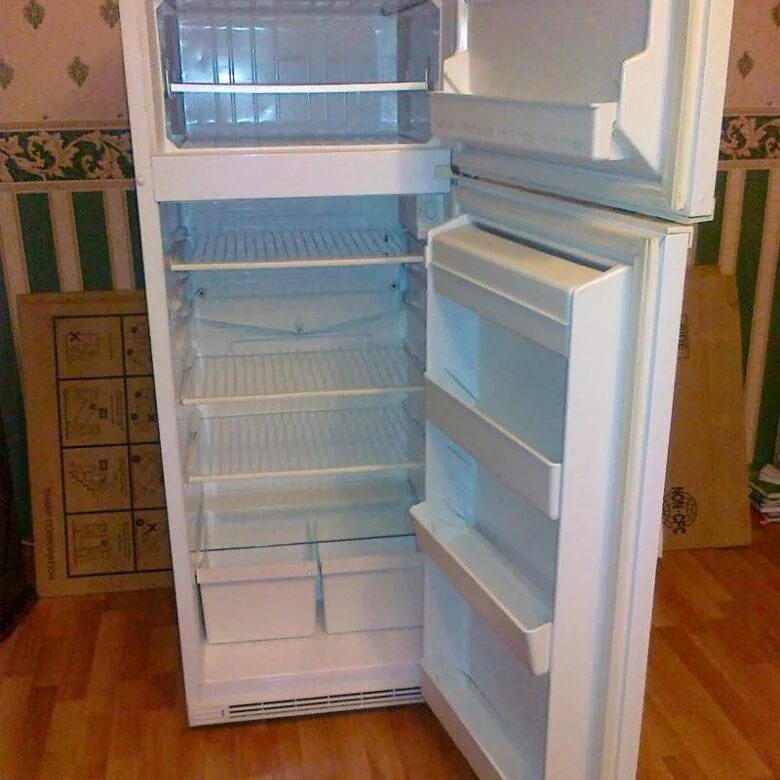Подам холодильник. Холодильник Позис двухкамерный ноу Фрост. Бэушные холодильники. Продается холодильник. Холодильники бытовые на Юле.