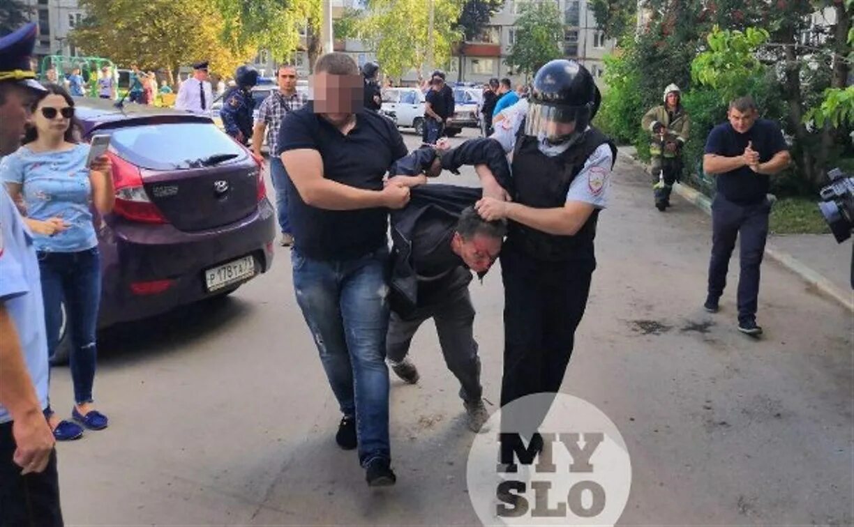 Покушение на террористический акт. Задержание полицией в квартире. Тула ул Пузакова полиция. Происшествие на ул. Пузакова, Тула.