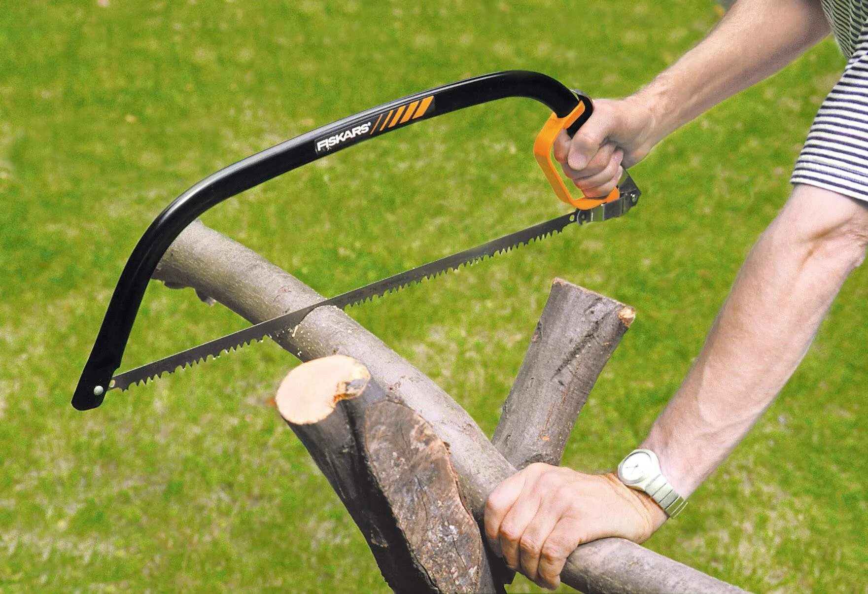 Пила инструмент деревьев. Лучковая пила фискарс. fiskars sw30. лучковая пила fiskars sw31. пила лучковая фискарс sw31.
