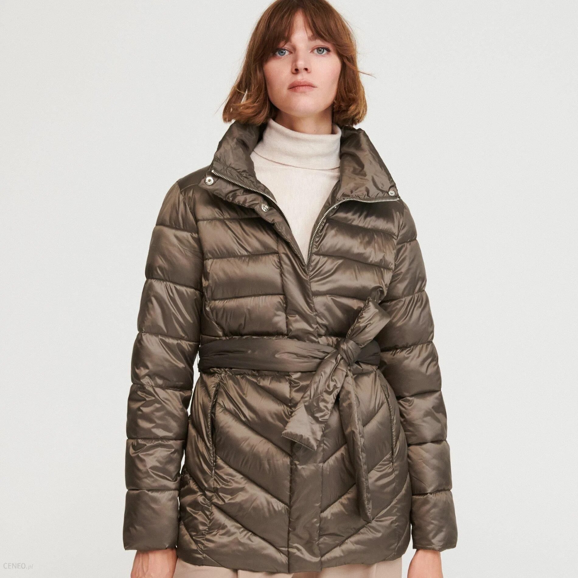 девушка в куртке. куртки женские воронеж. куртка женская короткая с воротником. куртка женская. синяя куртка женская.