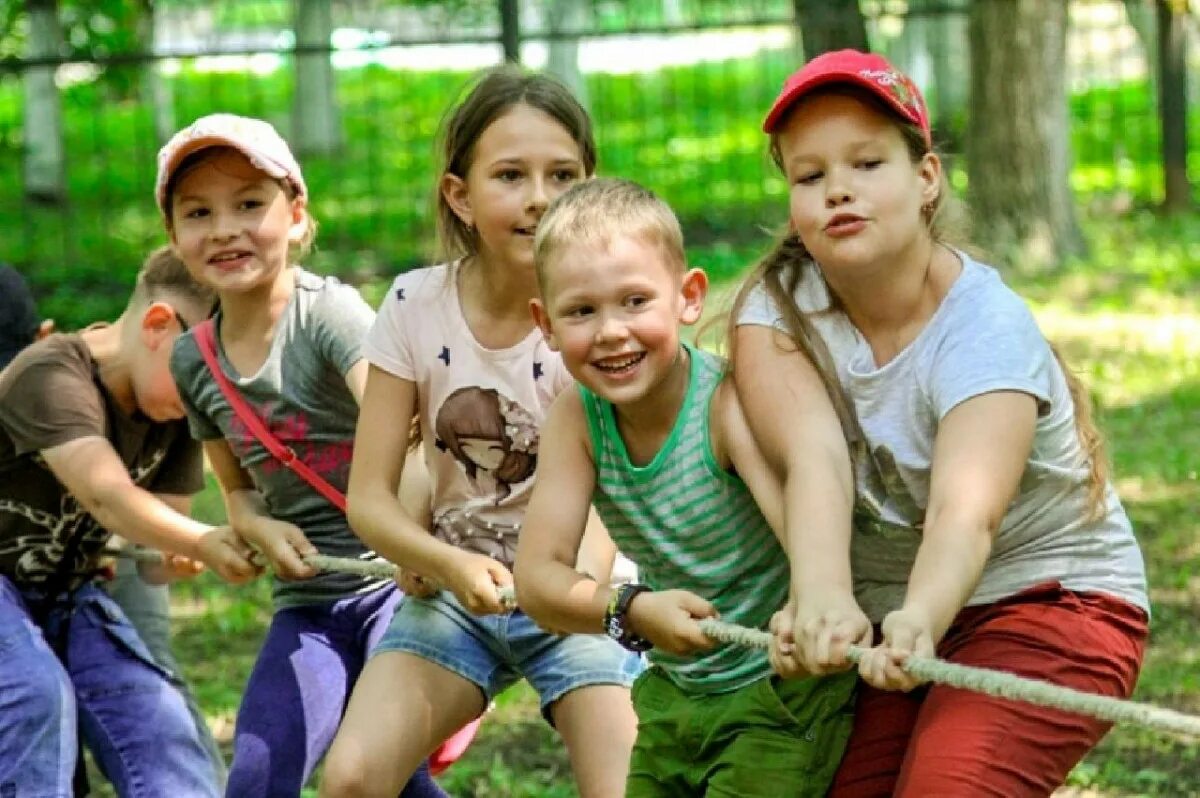 Camp фото. Детский лагерь. Летний лагерь. Дети в лагере. Детские пришкольные лагеря.