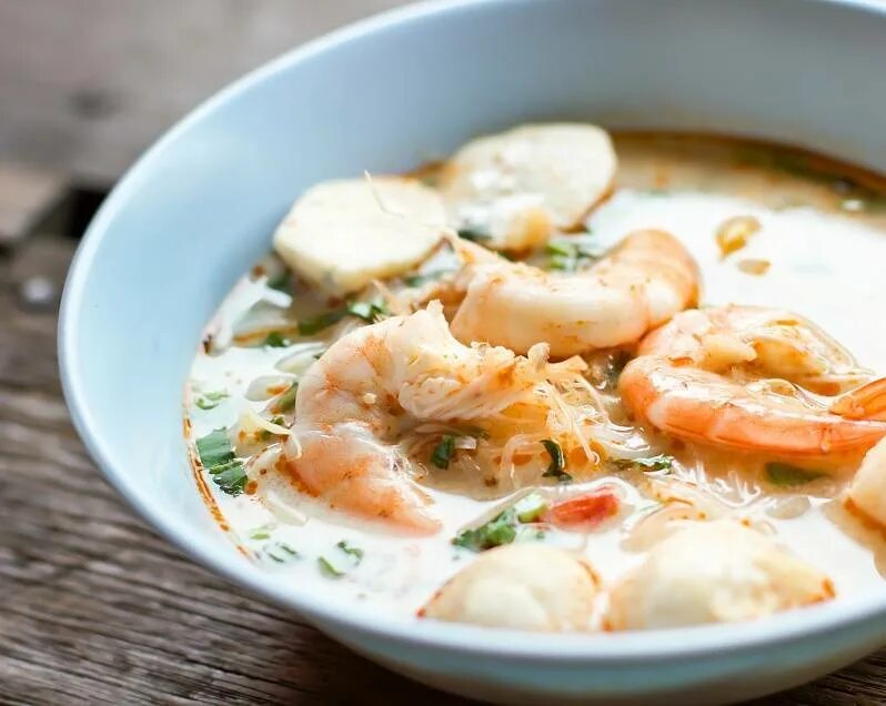 Креветочный суп. Суп терияки. Суп с креветками и сливками. Средиземноморский суп с морепродуктами.