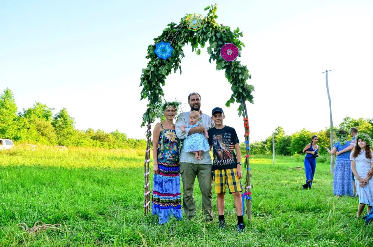 Родовые поселения. Родовые поселения. Хоровод детей. Родовые поместья дети. Родовые поместья дети.