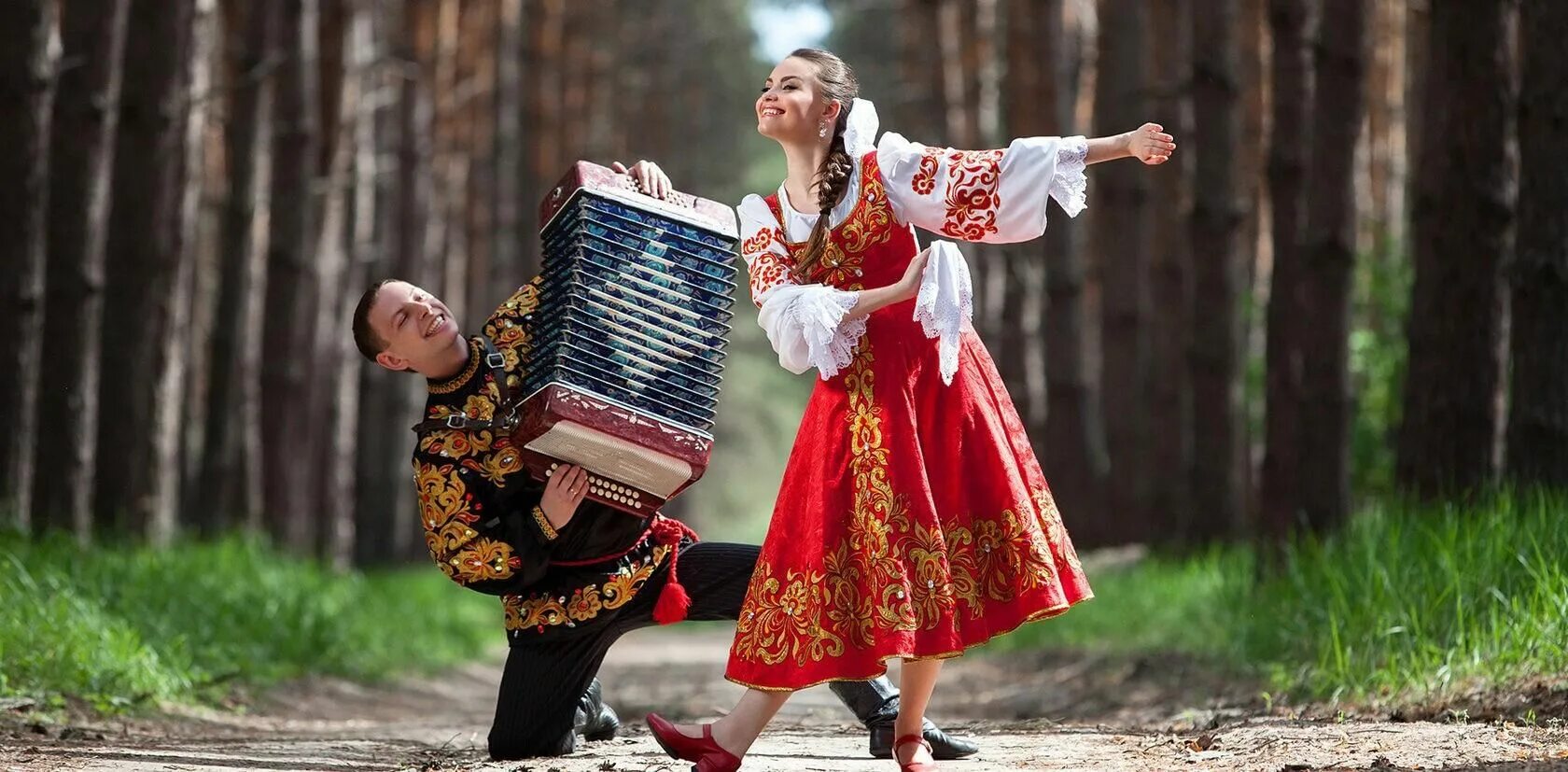 Веселые плясовые современные. Танцы на природе. Русский танец на природе. Русский народ. Белорусские танцы на природе.