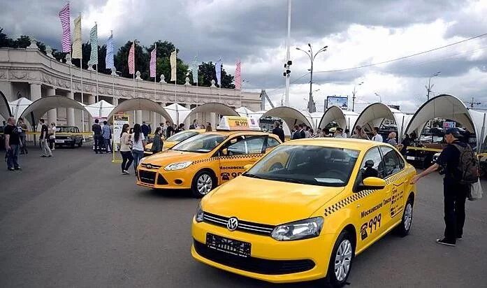 Такси мгу. Машина "такси". Автомобиль «такси». Такси Москва. Такси фото.