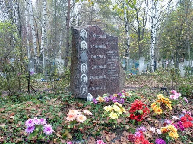Ново автозаводское кладбище нижний новгород. Сормовское кладбище 7 микрорайон нижний новгород. Нагулинское кладбище нижний новгород. Кладбище нагулино нижний новгород. Автозаводское кладбище нижний новгород могилы.
