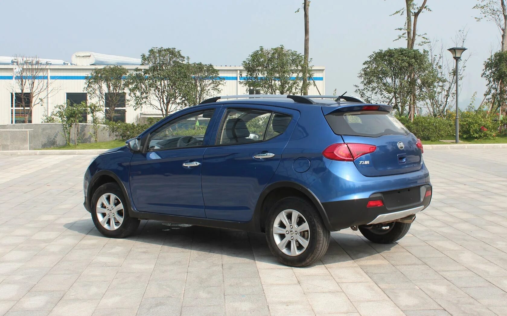 Geely emgrand x7 хэтчбек. Geely emgrand x7 коричневый. Джили х50. Джили х50 отзывы владельцев. Джели белджи х50.
