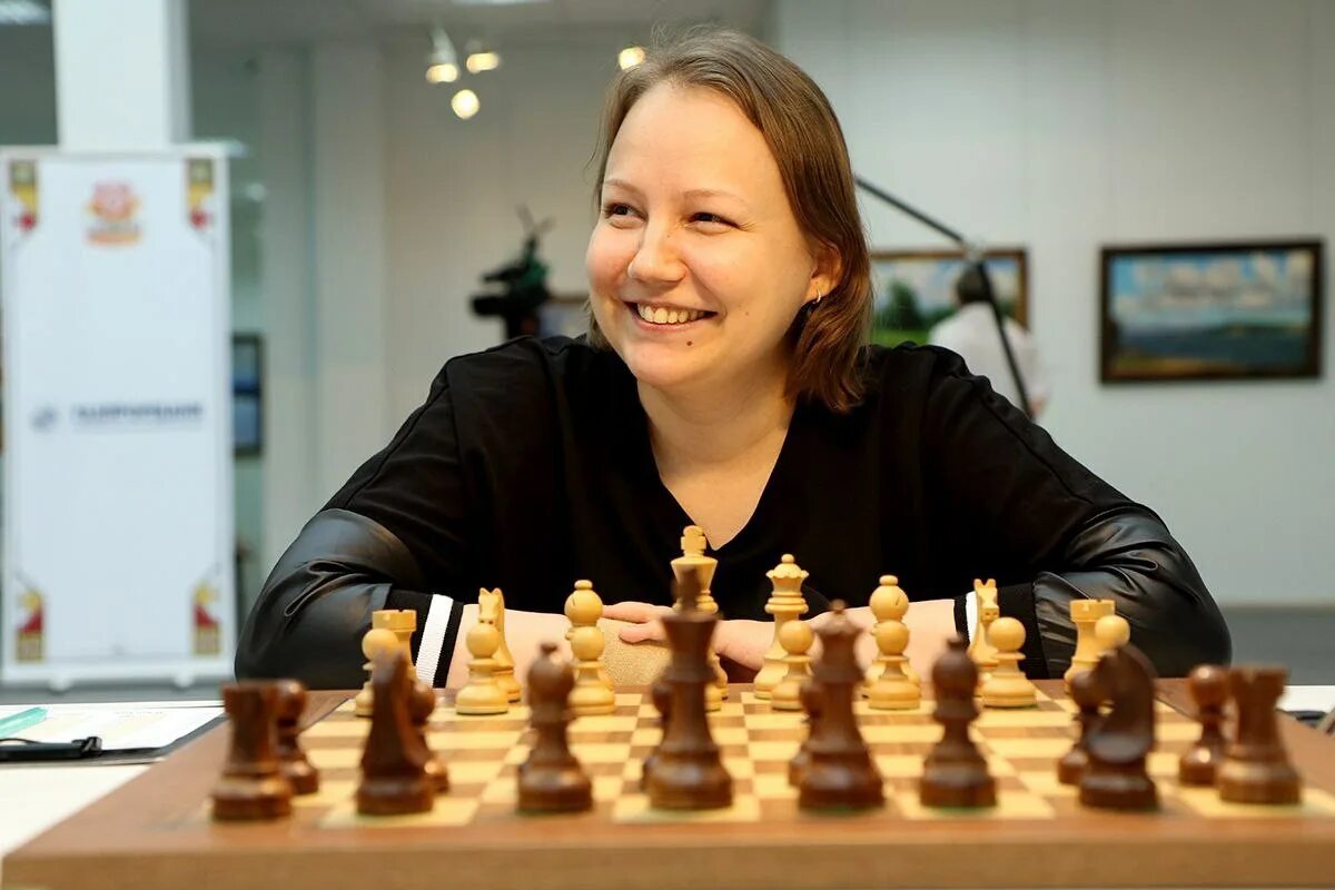 Валентина евгеньевна гунина. Гунина валентина – гроссмейстер. Чемпионка россии по шахматам ирина волкова. Гунина шахматистка. Гунина шахматистка.