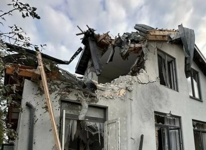 Попадание дрона в дом. Многоэтажки. Дом пятиэтажка. Попадание дрона в дом. Попадание дрона в дом.