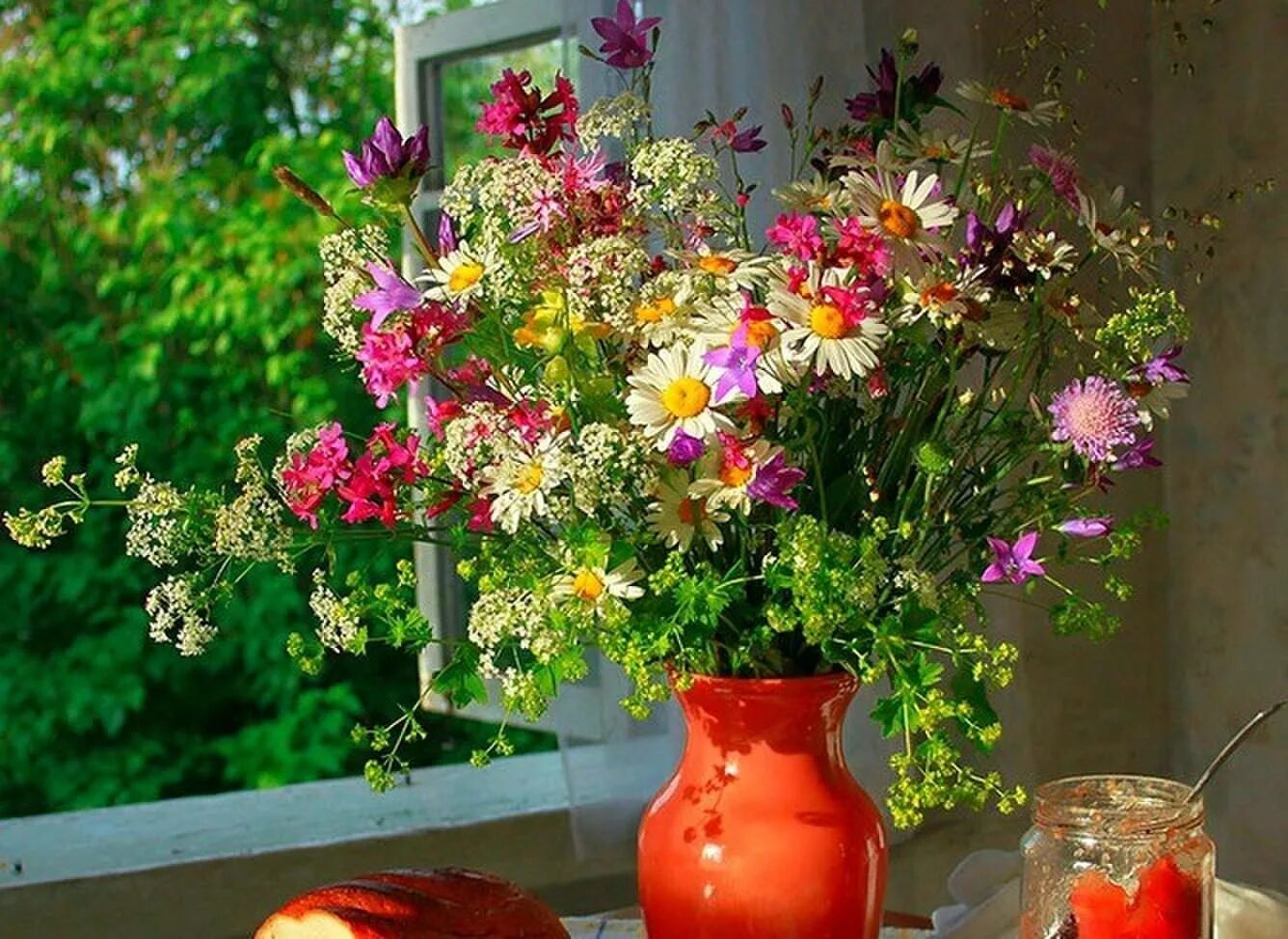 летний полевой букет. август утро цветы. вдохновение природой. старым добрым летом. летнее вдохновение.