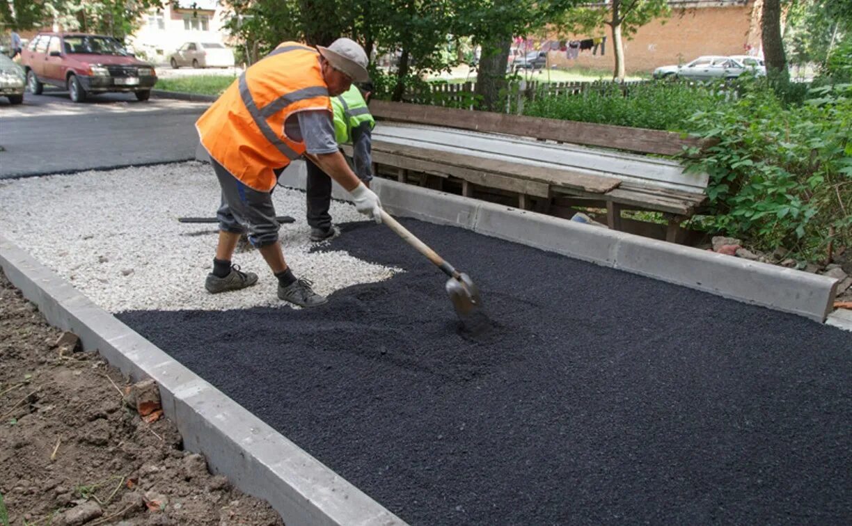 Устройство асфальтобетона расценка. Укладка асфальтобетонного покрытия. асфальтирование пешеходной дорожки. асфальтирование и благоустройство. асфальтирование придомовой территории.