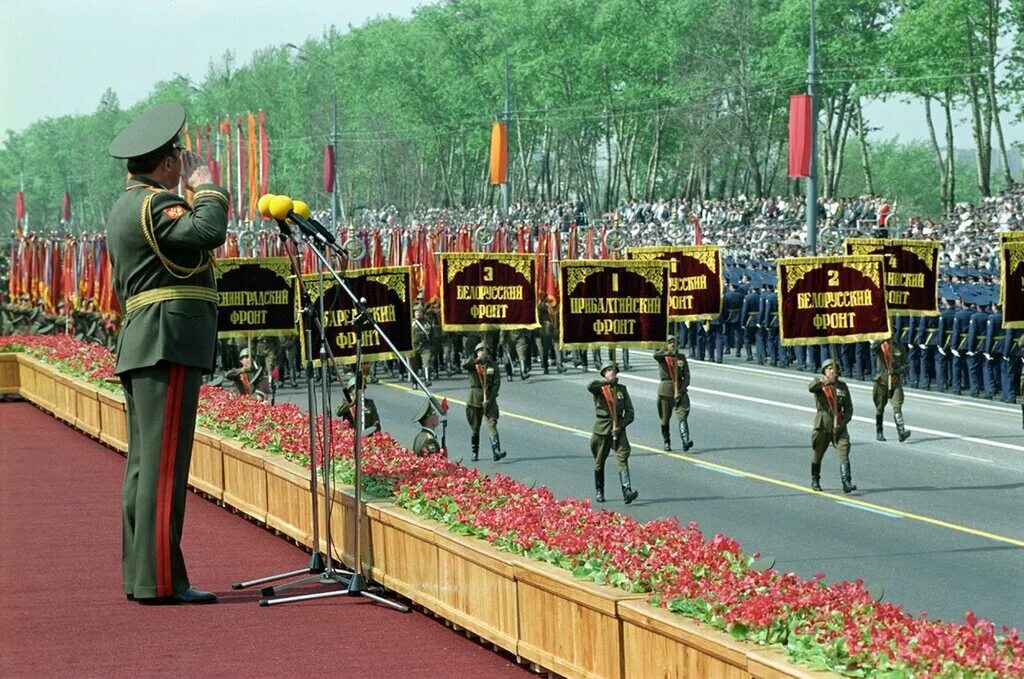 Проспект 9 мая. Парад Победы 1995 года на Поклонной горе. Парад Победы 1995 Поклонная гора. Парад на Поклонной горе 1995. Парад Победы 1995 на красной площади.