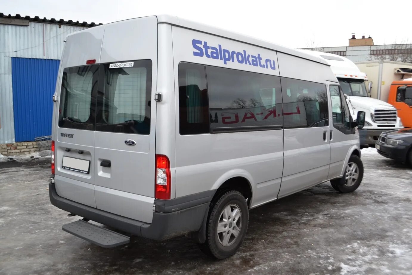 Продам транзит. Ford Transit 2006 пассажирский. Ford Transit 2000 пассажирский. Ford Transit пассажирский 8. Ford Transit микроавтобус 8 мест.