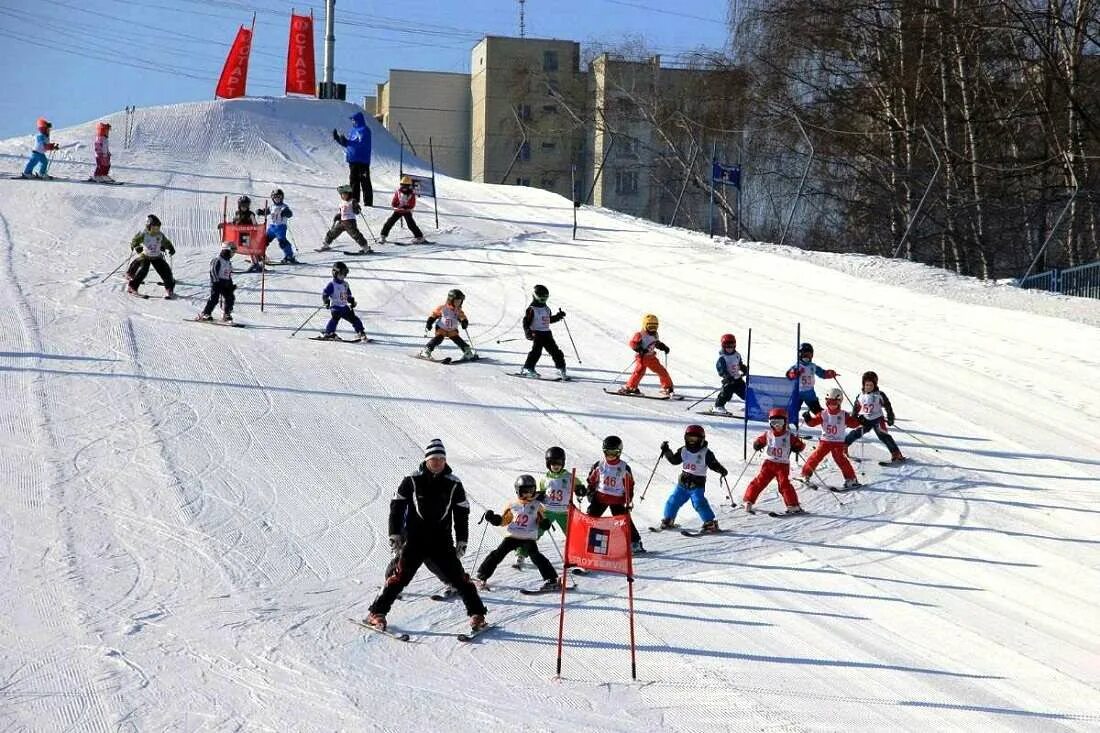 Горнолыжный склон северное бутово, москва. Горнолыжный склон северное бутово. Школа 1071 северное бутово. Склон северное бутово. Синяя птица бутово горнолыжный комплекс.
