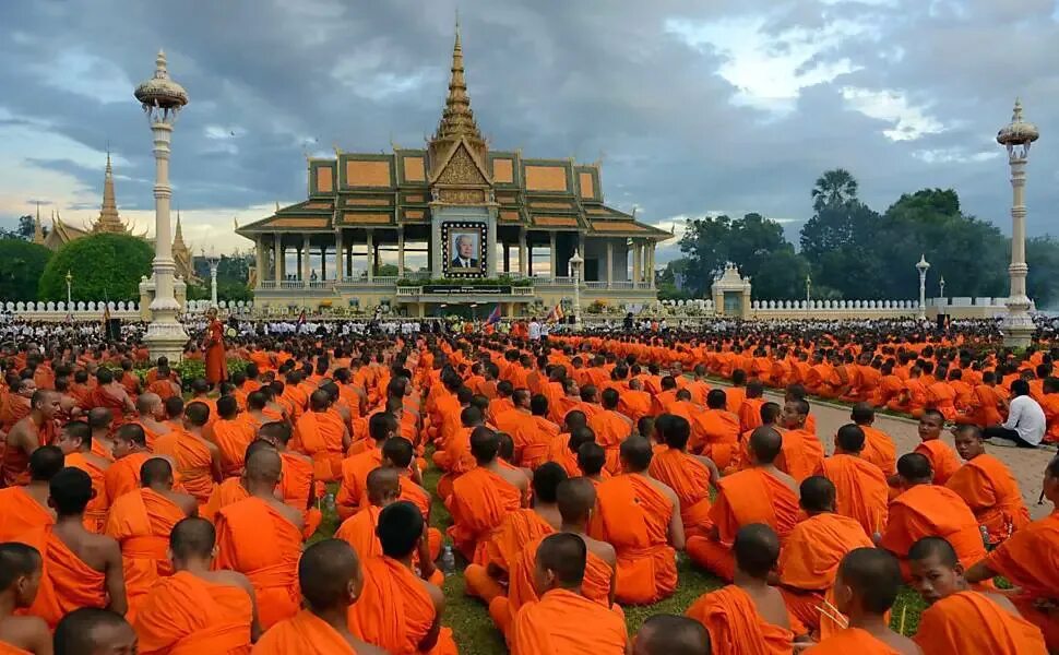 Население буддистов. Камбоджа Тхеравада. Буддизм в Камбодже. Будда кхмеров.