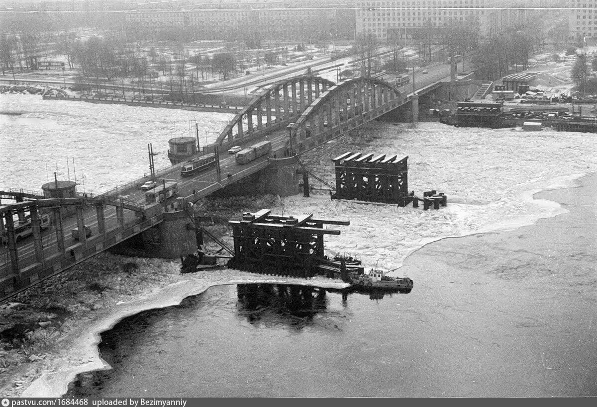 Старый володарский. Старый володарский. Старый володарский. Володарский мост 1970. Старый володарский мост.