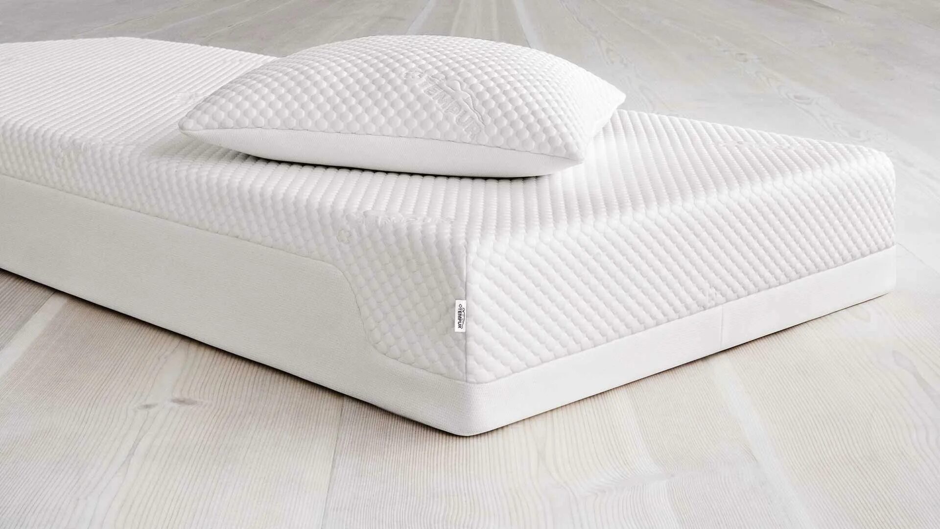 Простыня png. Накидка на матрас. Матрас pillow. Наматрасник симпл армос. Матрас флоид 90x200.