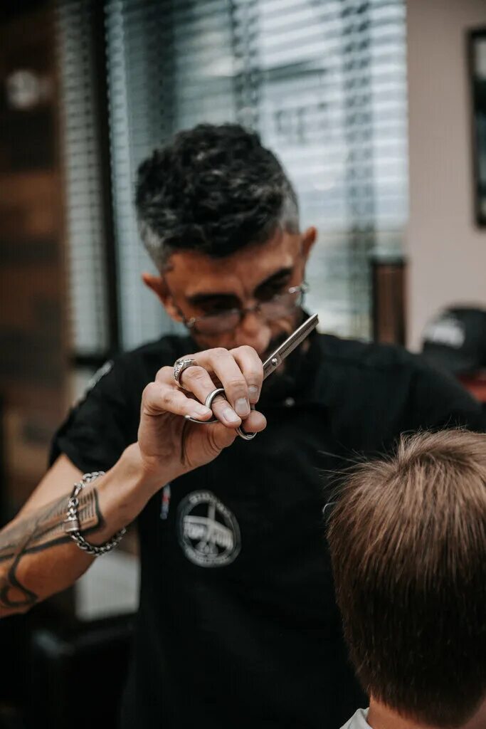 барбер химки. барбер химки. барбер химки. Topgun интерьер. мельникова бритва барбершоп химки britva проспект.