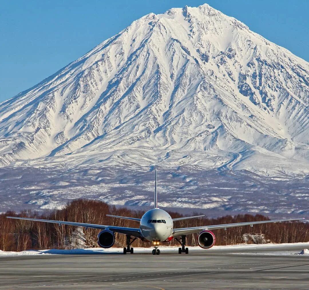 Петропавловск-Камчатский Елизово. Аэропорт Петропавловск-Камчатский. Международный аэропорт Петропавловск-Камчатский Елизово. Аэродром Елизово Камчатка.