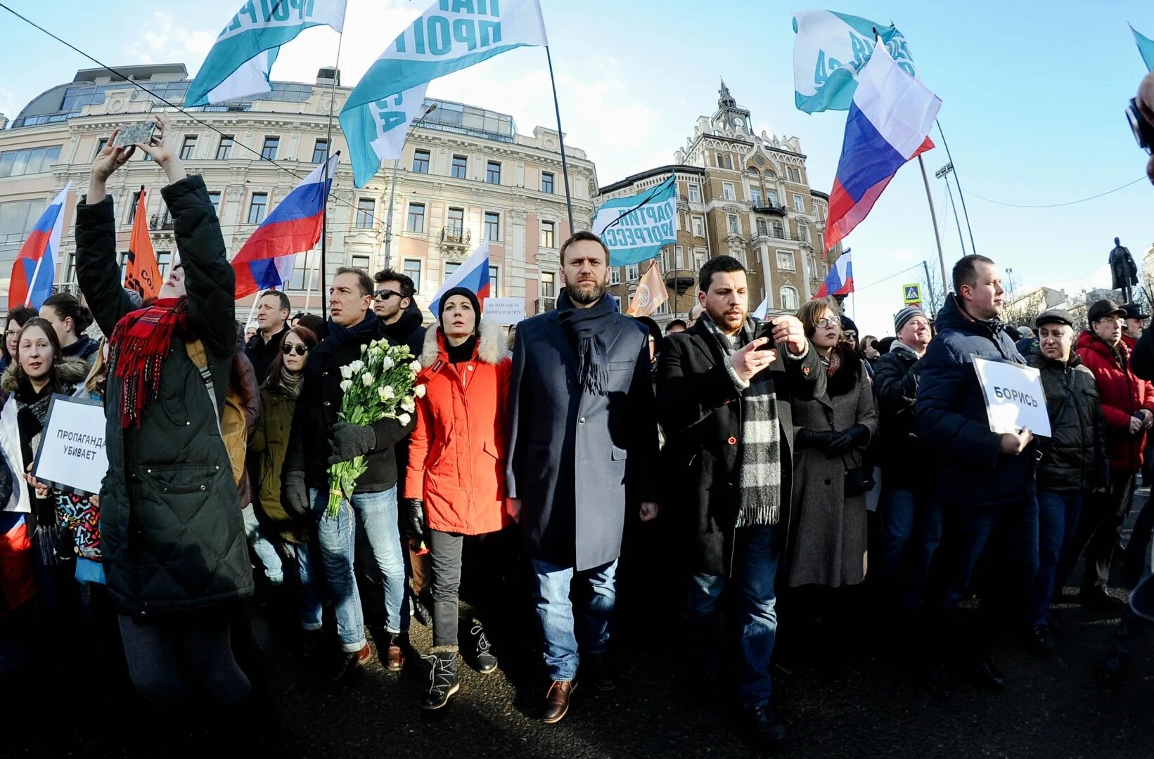 Западные сми о выборах. КСО Немцов Навальный. Мемориал на западе Навальному.